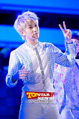 BOYFRIEND&apos;s Hyun Sung sends a peace sign to his fans…JTBC Special Environmental water supply with Suwon Concert [KPOP]