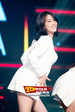 KARA&apos;s Kang Jiyoung, &apos;shows her cuteness as the youngest member,&apos; MBC MUSIC Show Champion Live Scene [KPOP]