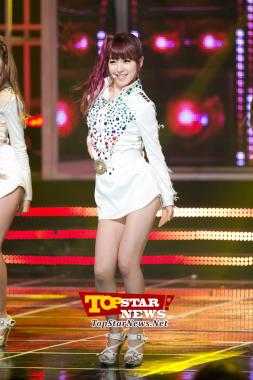 AOA&apos;s Min A looking sexy and adorable at the same time…MCountdown livebroadcast scene [KPOP]