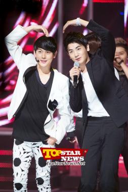 ZE:A&apos;s Lim Shi Wan and Park Hyung Sik&apos;s love for their fans…MCountdown livebroadcast scene [KPOP]