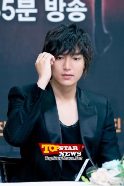 Lee Min Ho fixing his hair…Drama &apos;Faith&apos; Production Report Conference [KSTAR]