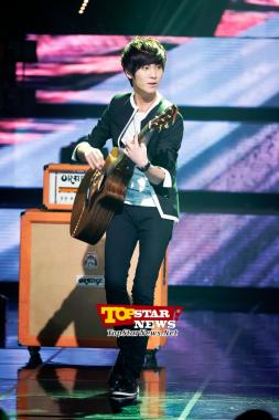 Song Seung Hyun de FT Island "actuaciŦn con su impecable rostro" Mnet M Countdown Live Show [KPOP]