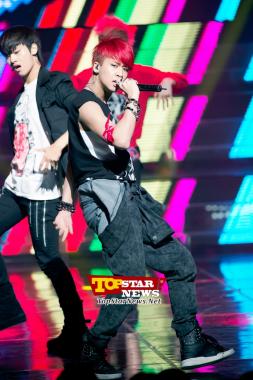 VIXX&apos;s Ravi, &apos;performing with his piercing eyes&apos; Mnet M Countdown Live Show [KPOP]