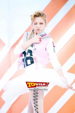 Orange Caramel&apos;s Lizzy, &apos;cute expression as if it&apos;s wanted to be bitten&apos; MBC Music Show Champion [KPOP]