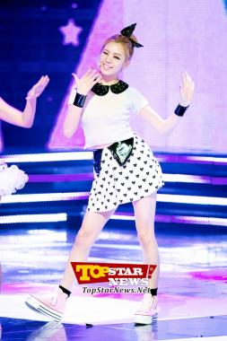 Orange Caramel&apos;s Lizzy, &apos;allkill with her lovely face expression&apos; M Countdown Live Show [KPOP]