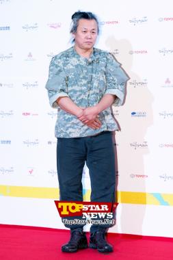 김기덕 감독(Kim Gi Deok), ‘첫 번째 손님’…‘제49회 대종상 영화제’ 레드카펫 현장 [KSTAR PHOTO]