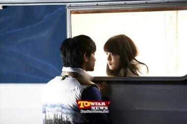 김수현(Kim Soo Hyun)-수지(Suzy), 두근두근 설레는 ‘유리창 키스’ 화제 [KSTAR]