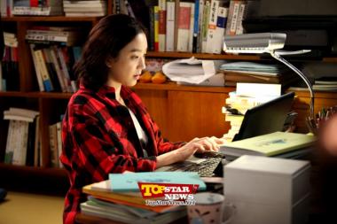 &apos;The Lord of the Drama&apos; Jung Ryeo Won, Sneak peek at her writing a script, filled with the image of a writer [KTV]