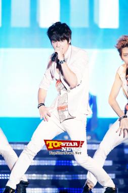 Woohyun de Infinite "Sus ojos feroces hicieron temblar a Gyeongju"...2012 Hallyu Dream Concert en Gyeongju [KPOP PHOTO]