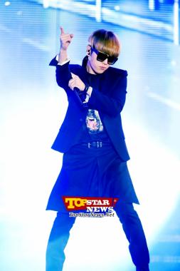 BEAST&apos;s Yong Junhyung, &apos;Yong, with his charisma that took control of the stage&apos;...2012 Hallyu Dream Concert in Gyeongju [KPOP PHOTO]