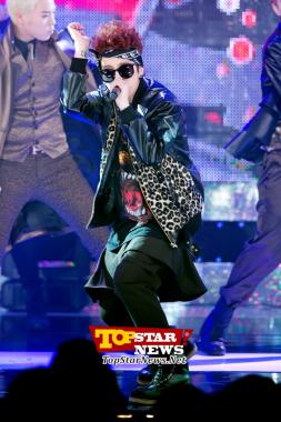 Block B’s Taeil, ‘Looking good in his sunglasses’ … 2012 AIDS Prevention Campaign Concert [KPOP PHOTO]