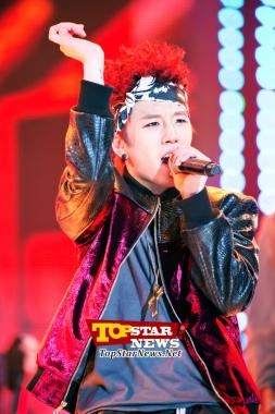 Block B&apos;s Taeil, ‘Charisma that dominates the stage&apos;  … Opening ceremony for &apos;MU:CON Seoul 2012&apos; [KPOP PHOTO]