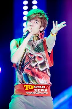 Jin On de F.Cuz, "Las vuleve locas con su mirada triste"… Ceremonia de inauguración de "MU:CON Seoul 2012" [KPOP PHOTO]