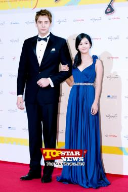 Julien Kang y Nam Bora, "Linda pareja aunque tengan diferente altura"… Alfombra roja del 49 Festival de Cine Anual de DaeJong [KSTAR PHOTO]