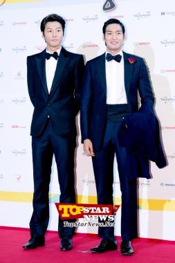 Lee Chun Hee y Jung Gyu Woon, "¿A cuál le queda mejor el traje?"… Alfombra roja del 49 Festival de Cine Anual de DaeJong [KSTAR PHOTO]