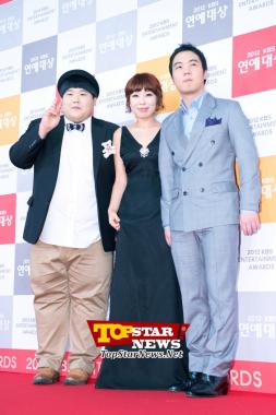 Kim Soo Young, Oh Na Mi y Hwang Hyun Hee, "Las tres mascotas de ‘Gag Concert’"… Premios "2012 KBS Entertainment Awards" [KSTAR PHOTO]
