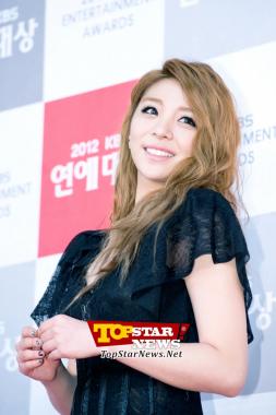 에일리(Ailee), ‘밝은 표정으로 인사’ … 2012 KBS 연예대상 현장 취재 [KSTAR PHOTO]