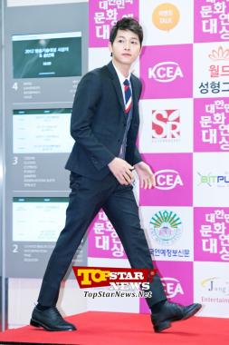 Song Jung Ki, "Entra mostrando sus perfectas proporciones"…Premios "Korean Culture Entertainment Awards" [KSTAR PHOTO]