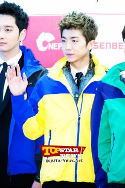Wooyoung de 2PM, "Con cara de travieso"…Desfile de moda de inauguración de "Nepa-Isenberg" [KPOP PHOTO]