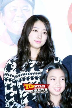 Park Shin Hye, ‘Looking lovely with her wavy hair’…VIP premiere for the movie ‘Miracle in Cell No. 7’ [KSTAR PHOTO]