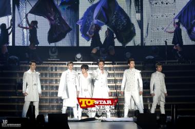 2PM 아레나 투어, 일본 후쿠오카에서 1만 관객 열광…&apos;LEGEND OF 2PM&apos; 첫 선 [KPOP]