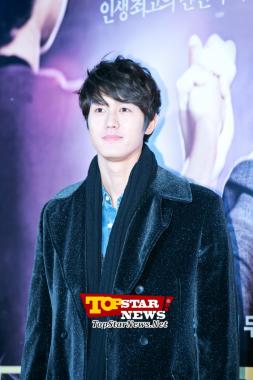 Lee Ki Woo, ‘Displaying his tall height’ … VIP premiere for the movie ‘My Little Hero’ [KSTAR PHOTO]