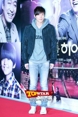 Seo Ji Suk, ‘Greeting the public for the first time in a while’ … VIP premiere for the movie ‘My Little Hero’ [KSTAR PHOTO]