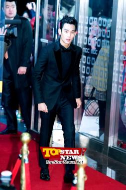 김수현(Kim Soo Hyun), ‘늠름한 매력남의 모습’으로 등장…‘2012 MBC 연기대상’ 레드카펫 현장 [KSTAR PHOTO]
