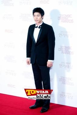 이상우(Lee Sang Woo), ‘댄디한 수트 스타일’로 등장…‘2012 MBC 연기대상’ 레드카펫 현장 [KSTAR PHOTO]