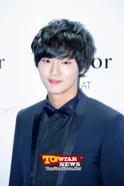 Yoon Si Yoon, ‘The smile of a handsome boy next door’…Opening event for ‘Dior Pop Up Project’ [KSTAR PHOTO]