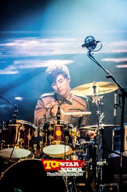 Kang Min Hyuk de CNBLUE, "Parece una ilustración en el escenario"…MBC MUSIC "Show Champion" [KPOP PHOTO]