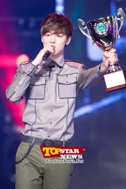 Kang Min Hyuk de CNBLUE, "Hemos conseguido el trofeo" …MBC MUSIC "Show Champion" [KPOP PHOTO]