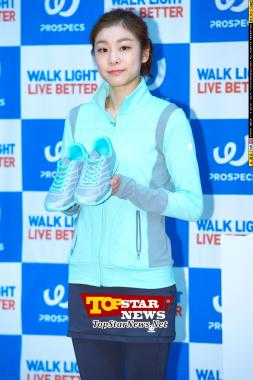 김연아(Kim Yu Na), ‘신발 예쁘죠’ …2013 세계선수권 우승 기념 팬 사인회 현장 [KSTAR PHOTO]