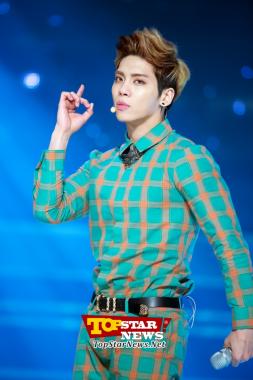 샤이니(SHINee) 종현, ‘체크도 잘 어울려’…MBC뮤직 ‘쇼 챔피언’ 방송 현장 [KPOP PHOTO]