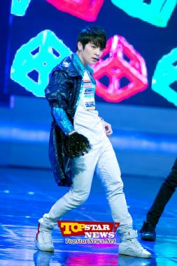 Ricky de TEEN TOP, "Ese estilo le viene como anillo al dedo"… Mnet M! Countdown [KPOP PHOTO]