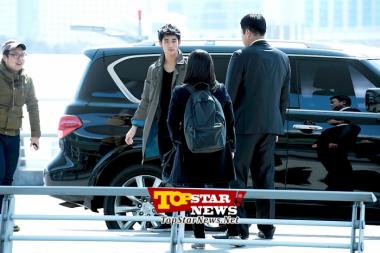 김수현(Kim Soo Hyun), ‘따뜻한 시선이 돋보여’ …김수현 출국 현장 [KSTAR PHOTO]