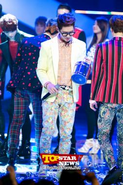 SHINee’s Onew, ‘Smiling brightly on stage’…‘ Mnet M! Countdown [KPOP PHOTO]