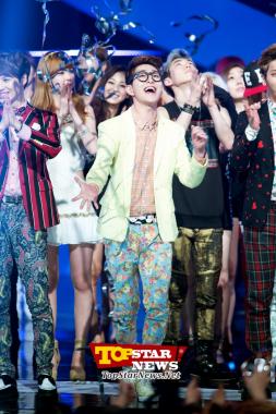 SHINee’s Onew, ‘Seems really happy’…‘ Mnet M! Countdown [KPOP PHOTO]