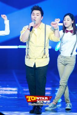 Huh Gak, "Una dulce voz primaveral"… Mnet M! Countdown [KPOP PHOTO]