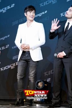 Lee Byung Hun, ‘A delightful photo-op’…Red carpet event for the movie ‘G.I. Joe 2’ [WMOVIE PHOTO]