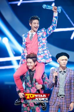 SHINee, "Celebrando su victoria"…Mnet M! Countdown [KPOP PHOTO]