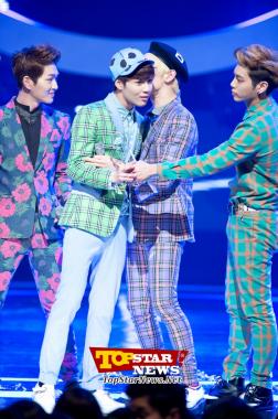 샤이니(SHINee), ‘우리가 1위래!’…‘엠카운트다운’ 생방송 현장 [KPOP PHOTO]