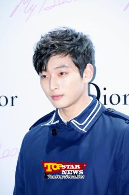 Jeong Jin Woon de 2AM, "Un auténtico caballero"…Evento de inauguración de  "Dior Pop Up Project" [KSTAR PHOTO]