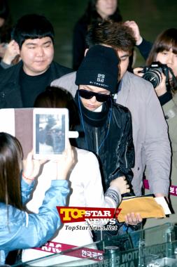 Big Bang’s G-Dragon, ‘Handsome looks’… Departing for his ‘ONE OF A KIND’ World Tour [KSTAR PHOTO]