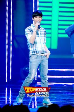 Kevin de ZE:A five, "Dedicando una sonrisa a sus fans"…Mnet M! Countdown [KPOP PHOTO]