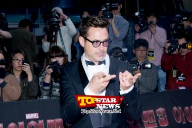 로버트 다우니 주니어 (Robert Downey Jr), ‘독특한 V포즈’…영화‘아이언맨3’ 레드카펫 행사 현장 [WMOVIE PHOTO]