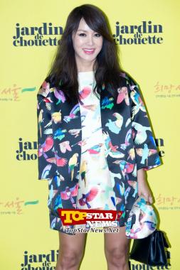 Uhm Jung Hwa, Looks to be in a good mood’ …2013 F/W Seoul Fashion Week photo wall for ‘Jardin de chouette’ [KSTAR PHOTO]