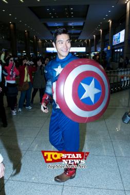 Super Junior’s Si Won, ‘Isn’t my shield desirable?’… ‘Super Junior’s homecoming performance’ [KSTAR PHOTO]