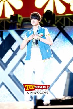 ZE:A’s Hyung Sik, ‘Filling his heart’… ‘19th Dream Concert’ [KPOP PHOTO]
