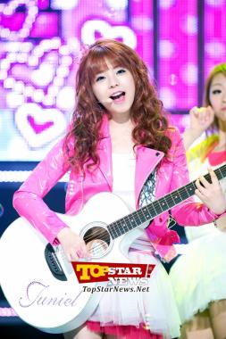 Juniel, ‘While wearing a pretty pink jacket’… MBC MUSIC ‘Show Champion’ [KPOP PHOTO]